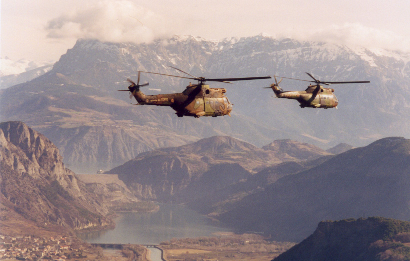 Patrouille en vol au-dessus du lac de Serre-Ponçon